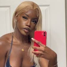 Kat Win's Instagram, Twitter & Facebook