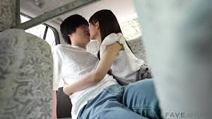 東條なつ 與愛接吻的女友在城市接吻口交