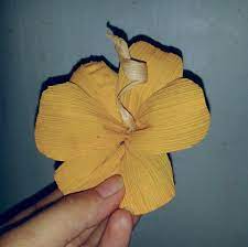 Kulit jagung merupakan salah satu limbah rumah tangga yang sering anda jumpai. Bunga Ini Terbuat Dari Kulit Jagung