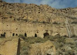Crazy horse memorial hosts between 1 and 1½ million visitors a year. Puye Cliff Dwellings Wikipedia