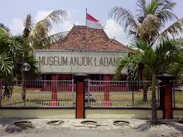 Jam berapa sekarang di jakarta denpasar bali makassar jayapura dan kota besar di indonesia zona waktu wib wita wit. 39 Tempat Wisata Menarik Dan Wajib Dikunjungi Di Nganjuk Tempat Me