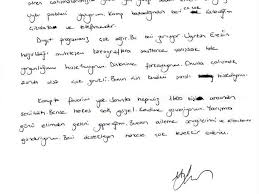 Bugün şapirdatarak salatalik yi̇yen kadin !! Guzellerden Mektup Var Magazin Haberleri Ntv