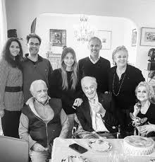 Une cérémonie intime pour un . Jean Paul Belmondo Fete Ses 88 Ans Toute La Famille Reunie Pour Son Anniversaire