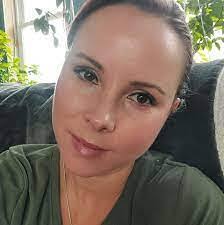 Lenore Magee's Instagram, Twitter & Facebook