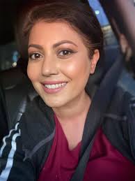 Does Mecca offer samples of the eye cream or La Mer range?