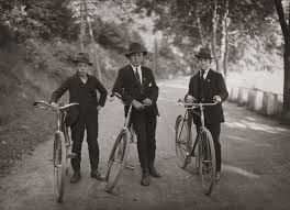 Acquiring his first camera in 1892, he took up photography as a hobby and, after military service, pursued it. A New Look At August Sander S People Of The Twentieth Century The New York Times