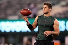 Born august 14, 1987) is an american former professional football quarterback, former professional baseball player, and broadcaster. Tim Tebow Helps Passengers During On Flight Medical Emergency