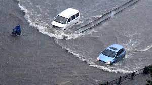 Cars sit in floodwaters after heavy rains hit the city of zhengzhou in china, july 21, 2021. 4 Lbu16xx3u6sm