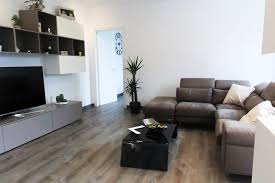 Nelle case moderne interni e arredamento sono molto spesso ispirati ad un allure minimal che si rifà al concetto less is more proprio così perché il togliere diventa in questo caso un aggiungere stile e valore agli ambienti di casa. I Migliori Progetti D Interni Per Creare La Casa Dei Tuoi Sogni Abitativo