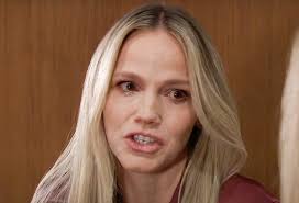 Katniss' reaction to her mom and Prim's trauma compared