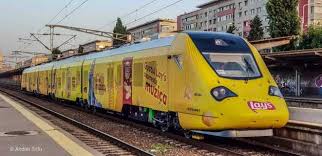 Trenul se formează din gara craiova de la linia. Trenul Privat Care SclipeÈte De CurÄÈenie Èi AratÄ La Fel Ca AfarÄ