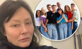Shannen Doherty gets emotional and tears up when fans give her standing  ovation during Beverly Hills, 90210 panel at 90s Con... amid ongoing  treatments for stage four breast cancer