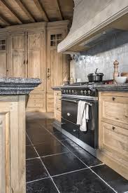 lauwe massieve landelijke keuken jones living landelijke keuken rustieke keukens landelijke keuken ontwerpen