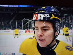 Vad är det Jacob Schön försöker göra på Hanhals Josh Villaflor egentligen?  🤔 Vi på redaktionen blir inte kloka!