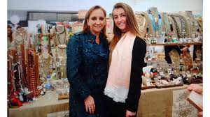 El entonces presidente carlos salinas de gortari nombró al hermano del dirigente priista asesinado, mario ruiz massieu, subprocurador por el caso, sin embargo, luego renunció del cargo. La Guapa Hija De Claudia Ruiz Massieu