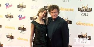 Die staatsanwaltschaft münchen i hat anklage gegen regisseur dieter wedel wegen des verdachts der vergewaltigung erhoben. Dieter Wedel Dankt Seinen Zwei Frauen Tikonline De