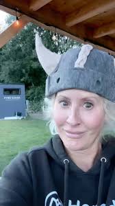 New sauna hat for the win , #sauna #wednesday #fyresauna #startyourdayright  #girlfriends