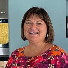 Samantha Simons's Instagram, Twitter & Facebook