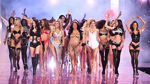 ¡TWICE Conquista la Pasarela de Victoria's Secret 2025! Detalles Exclusivos