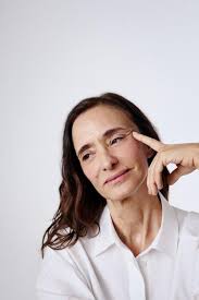 Ana Torrent, actriz, 59 años: “Un hombre de 50 o 60 está en su plenitud,  mientras que una mujer ya está de bajón. A partir de una edad, hacemos más  teatro, porque