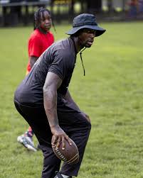 Did it without no handouts or shortcuts. That's what you call taking a RISK  and getting blessed for believing in what God had for you. God blessing all  the GRINDERS. 📷: @proshot_media_