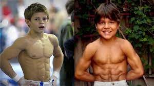 Il a commencé à soulever le poids dès l'âge de deux ans. 5 Enfants Les Plus Muscles Au Monde Youtube