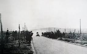 Maybe you would like to learn more about one of these? Le Jamais Contente Kereta Pertama Yang Mencapai Kelajuan 100km J Iluminasi