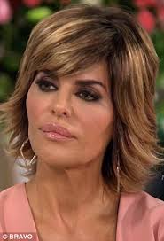 Lisa rinna hairstyles see how to style lisa rinna's short layered shag hairstyle and pictures of the various ways lisa styles this look with highlights. Lisa Rinna Changes Her Hairstyle For The First Time In 20 Years Daily Mail Online