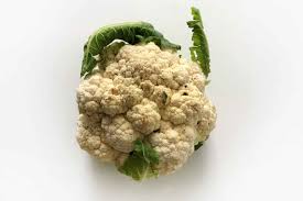 Tagliate le verdure a quadretti molto piccoli e poi scottatele per 1 minuto in acqua bollente e salata escluso i pomodori che lasceremo crudi. Minestrone Di Verdure La Ricetta Con Brodo Di Pomodoro