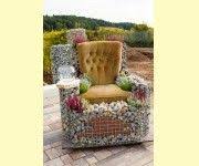Gabionen Hier Originell Eingesetzt Fur Den Ganz Besonderen Hingucker Im Garten Bottle Garden Outdoor Chairs Outdoor Furniture