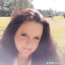 Sheri Comer's Instagram, Twitter & Facebook