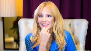 Since being cast in neighbours as charlene. Kylie Minogue Ist 50 Musik Dw 28 05 2018
