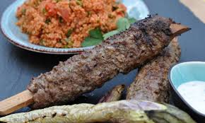 Adana Kebap Mit Minz Joghurt Rezept Fur Leckere Adana Kebapspiesse Nach Turkischer Art Mit Minzjoghurt Rezepte Lebensmittel Essen Minzjoghurt