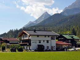 Haus karwendelblick in leutasch in tyrol offers rooms with balcony with mountain views, and is an ideal starting point for hiking and cycling tours. Haus Karwendelblick Fruhstuckspension In Leutasch Fruhstuckspensionen Gastezimmer Vermieterlisten Leutaschtal Bei Seefeld Tirol