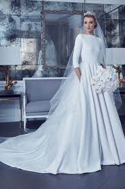 For her evening reception at frogmore house, meghan changed into a second wedding dress — this one, a bit more revealing than her first. Meghan Style Wedding Dress Www Nanj Xyz