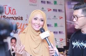 Drama terbaru adaptasi novel dia semanis honey karya dila dyna akan menemui penonton di saluran astro ria. Teater Dia Semanis Honey Muzikal Di Istana Budaya Sensasi Selebriti