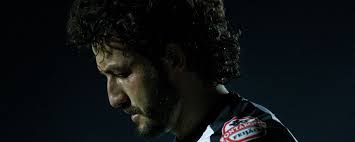 Como volante fez de tudo para ser expulso em aposta manipulada (e não  conseguiu)