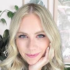 Janet Pelfrey's Instagram, Twitter & Facebook