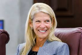 Debbie Mayfield rapidly adds $117K for HD 32 bid