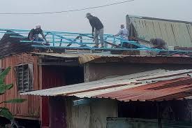 Model rumah sederhana di kampung. Mangsa Ribut Di Meru Lega Bumbung Rumah Siap Dibaiki Selangorkini