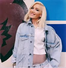 Gwen renée stefani was born on october 3, 1969 in fullerton, california & raised in anaheim, california. Gwen Stefani Facebook