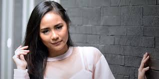 Check spelling or type a new query. Congrats Gita Gutawa Akhirnya Lulus Kuliah Di Inggris Kapanlagi Com
