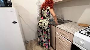 MILF Twists Her Big Ass and Hopes for Anal Sex: Amateur Porn