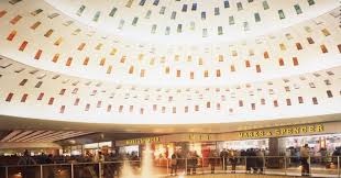 Es gibt über 8.000 parkplätze und 120 geschäfte wo man nahezu alles finden kann. In Pictures Brent Cross Shopping Centre Celebrates Its 40th Birthday News Retail Week