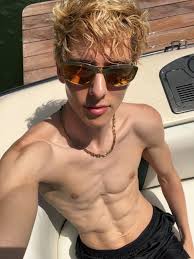 Writing out a new song🌙 V2 Lay me down On the bed My eyes roll shut In my  head You pull me close To hear your heart It gallops deep in my