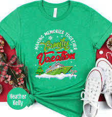 Family Xmas Cruise Tee: Comfortable & Fun Holiday Wear