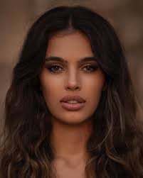 Magnifique portrait de notre magnifique Miss Languedoc @jadebenazechoff 📸  @kideavin.visuals @_ouimademoiselle_