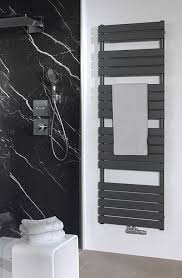 handdoekradiator grijs antraciet vulcan vipera deze handdoekradiator droogt je handdoeken en met de restwarmte badkamer radiator badkamer inspiratie badkamer