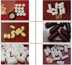 Hydrocodone begins to work in 20 to 30 minutes, with the peak effects in 30 to 60 minutes, then continuing for four to six hours. Hydrocodone Apap Drug Whys