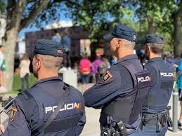 Dependencias de la policía nacional de la provincia correspondiente. Policia Nacional On Twitter El Art 104 De La Constitucion Establece Nuestra Mision Proteger El Libre Ejercicio De Los Derechos Y Libertades Y Garantizar La Seguridad Ciudadana Mucho Animo A Los Agentes